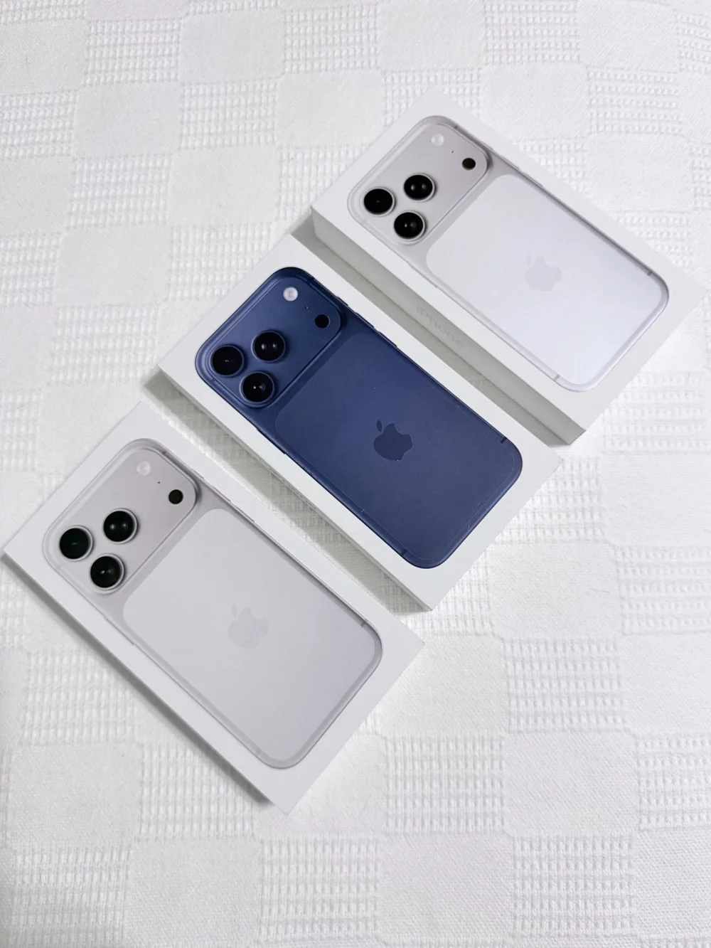 17 Pro Apple iPhone Original Box in Navy Blue and Silver